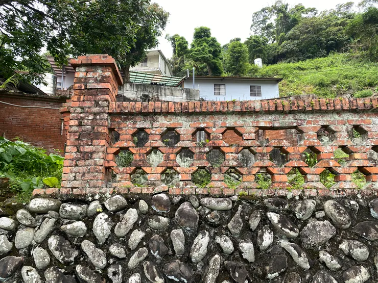 1924 年左右興建的三合院大厝 可惜已荒廢