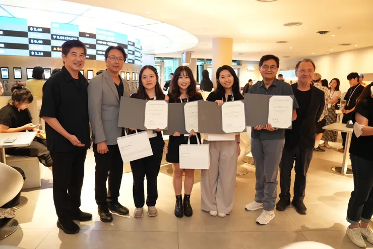 結業報告完的合照。