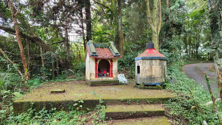 回程時，再去9k左右的小土地公廟拜一下。我進山時，只要看到土地公都會去請祂保祐，能平安回家當然也要再去謝謝祂。