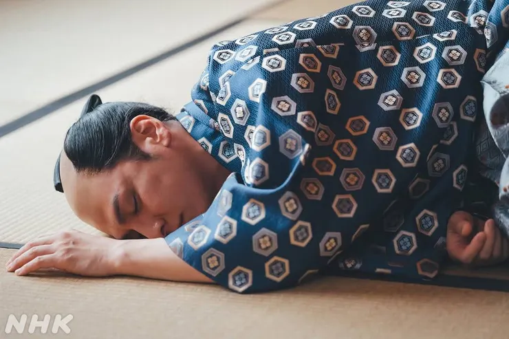 接著是沒吃茶點只喝茶的治濟