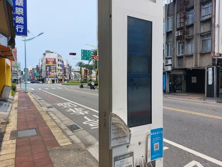花創附近的公車站牌 / 林鴻鈞@並木居
