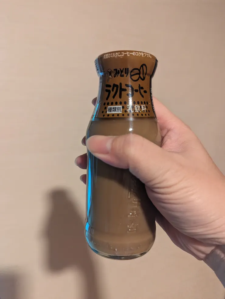 咖啡牛奶，好喝但個人比較愛另一款原味牛乳