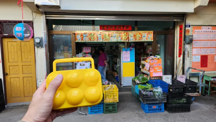 喝完咖啡，在鎮上進行完採買後，繼續往營地前進。我並沒有帶水，因為離營地2.5KM處還有一間小雜貨店。在這裡我要買飲料跟蛋。