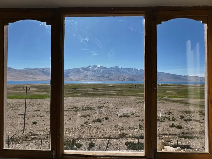 莫利利湖看似近在眼前，卻很遙遠