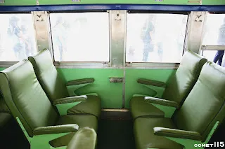 熟悉的綠皮椅與可開窗，大學時的回憶都回來了