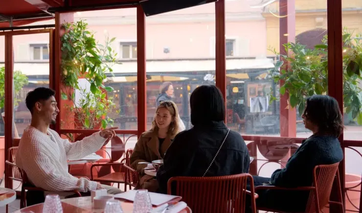 離線找真愛 | 評價 8.7/10 | 影劇避雷就上 awwrated.com