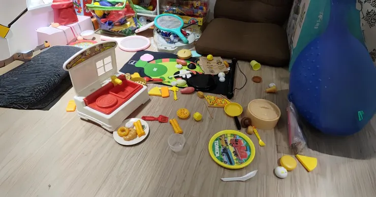 扮家家酒的孩子