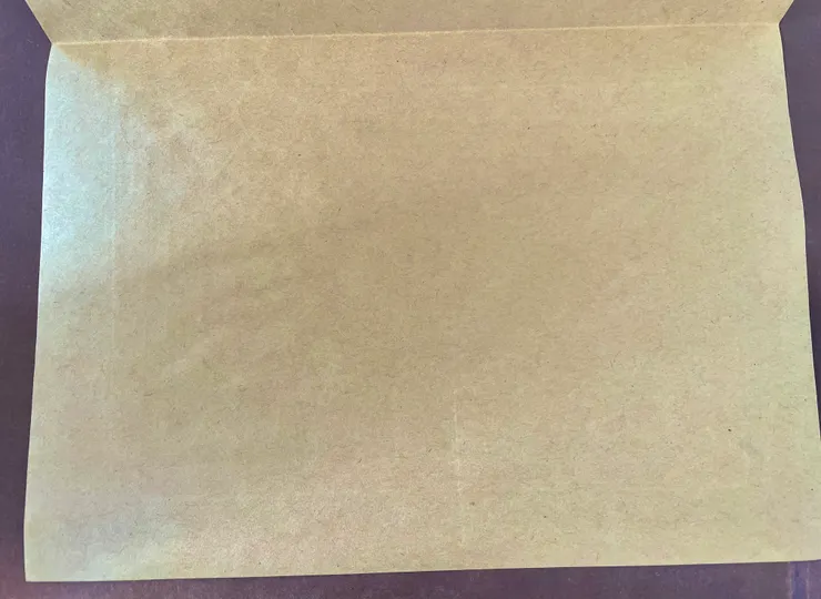 Ａ4對折一半的牛皮紙。