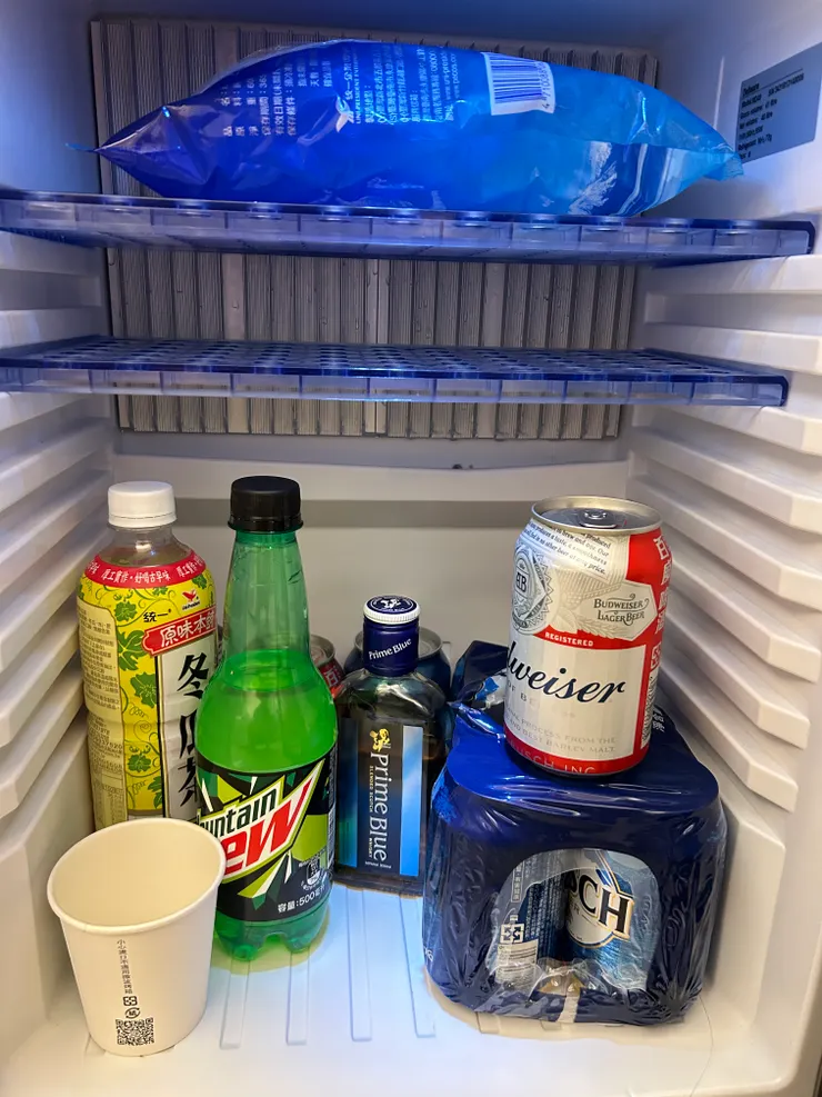 ⟨Bahin 説威士忌加冬瓜茶很配，我慢慢將她灌醉，儘管她很難醉。⟩