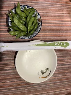 在允許的範圍內,選擇自己比較喜歡的食物,這就是可以嘗試的範圍。或許到頭來,老年人能吃的食物都是十分特定的,但在這之前,還是可以選擇對自己負擔較小的食物來吃,這才是生活的樂趣所在。不一定要大魚大肉,小小的幾串也就滿足了。