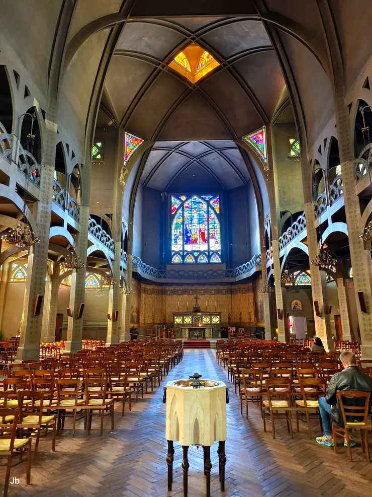 【聖讓蒙馬特教堂十分特別且清靜】