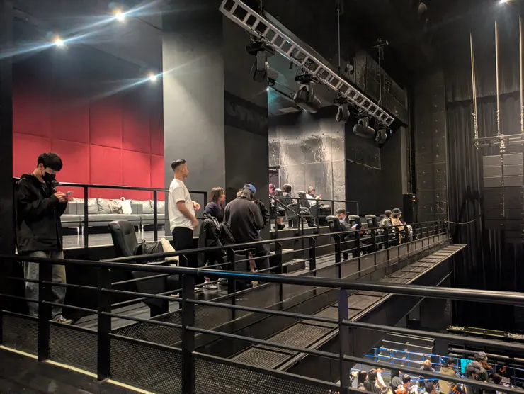 2露左側是媒體貴賓席