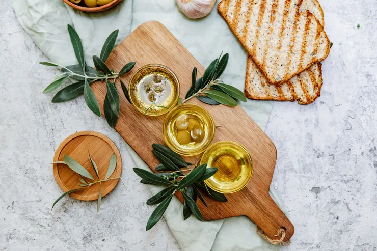 橄欖油做菜清香，適合多款料理，是質感生活的標準配備。圖/123RF圖庫