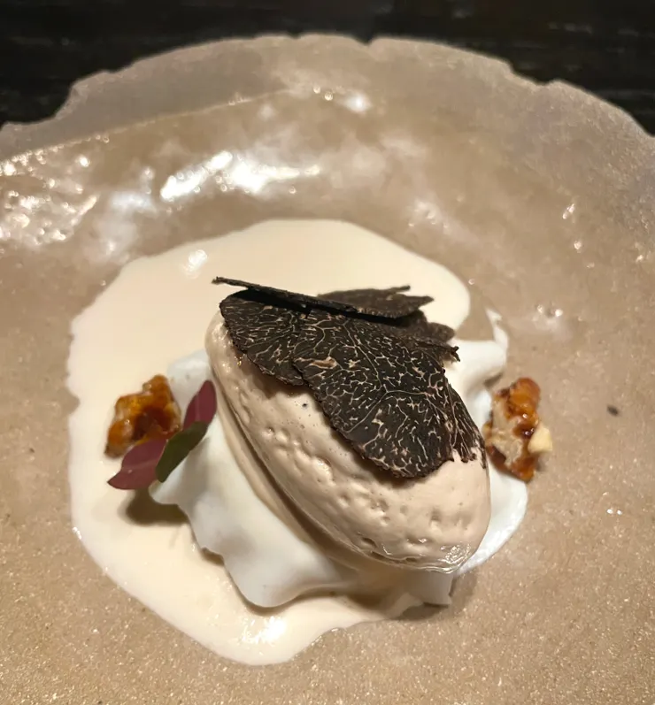 Walnut dacquoise, yellow wine and Périgord black truffle