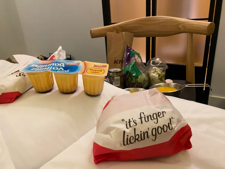 結果依舊是6個一歐布丁🍮最好吃，沙拉🥗搭配漢堡包