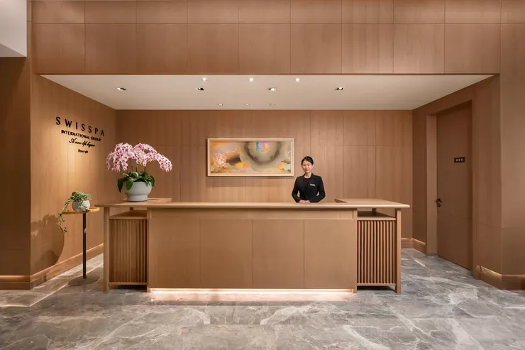 圖說：SWISSPA瑞醫推出瑞士奢美保養精品搭配韓系護膚科技，打造緊實年輕肌。（圖／SWISSPA）