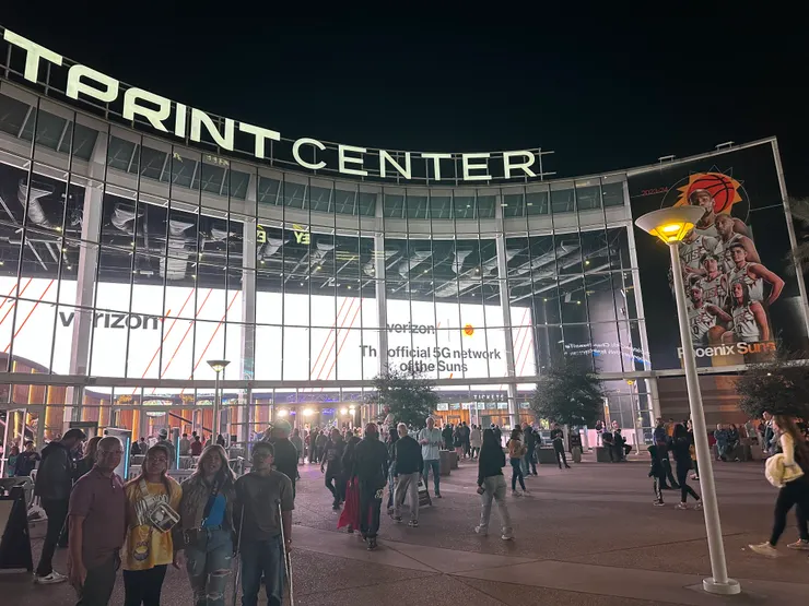 很氣派的弧狀大門 (圖/躲貓貓)