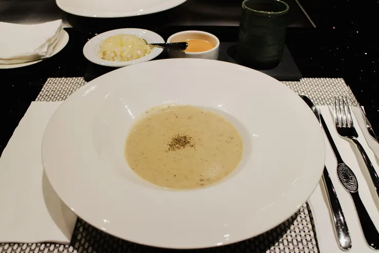 松露香氣濃郁的松露蘑菇濃湯。(攝影/卓芳妤)