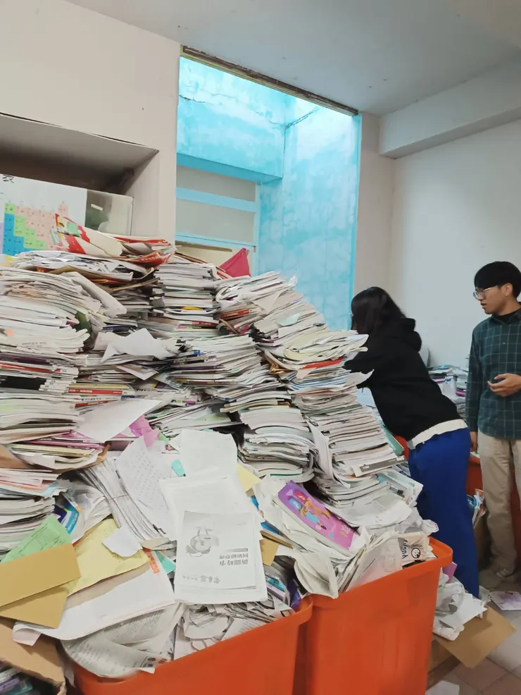 高三期末考後大掃除的回收廠