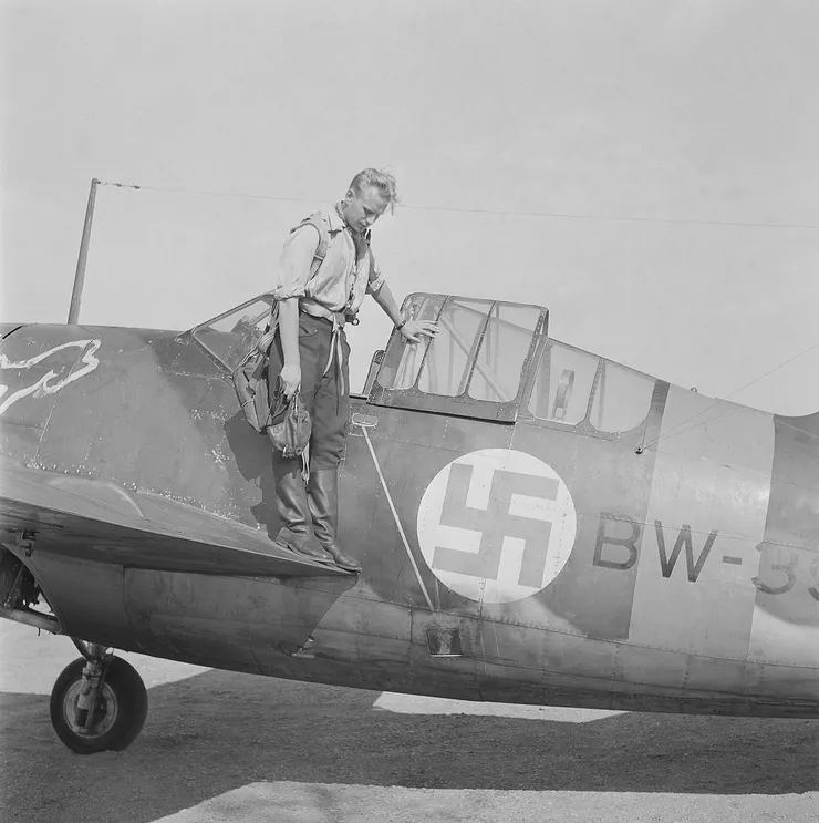 在一架芬蘭空軍軍機上的「卐」字標誌。「卐」字標誌是芬蘭空軍從1918年到1944年的徽號