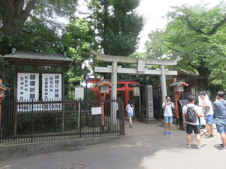 上野，主要跑了上野公園，圖為上野公園的稻荷神社。