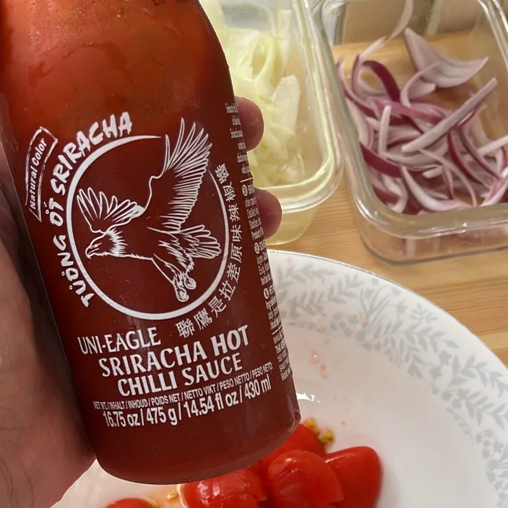 不太辣但風味很獨特的是拉差醬