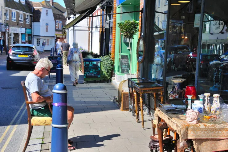 【所遇半是耄耋但古物店卻少生意】