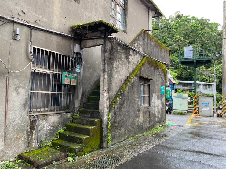 設置在戶外的樓梯