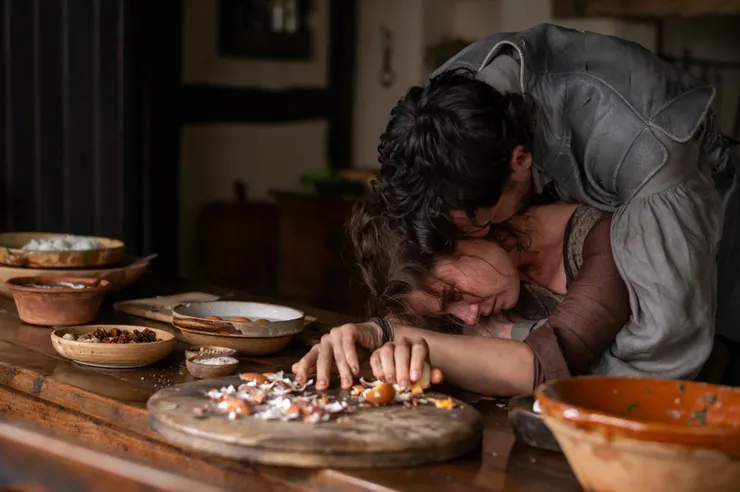 電影著力於Agnes的生產、育兒等女性經驗，並強調丈夫缺席對她造成的傷害