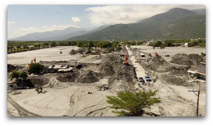 志工退出佛祖街46巷而機械開始進場