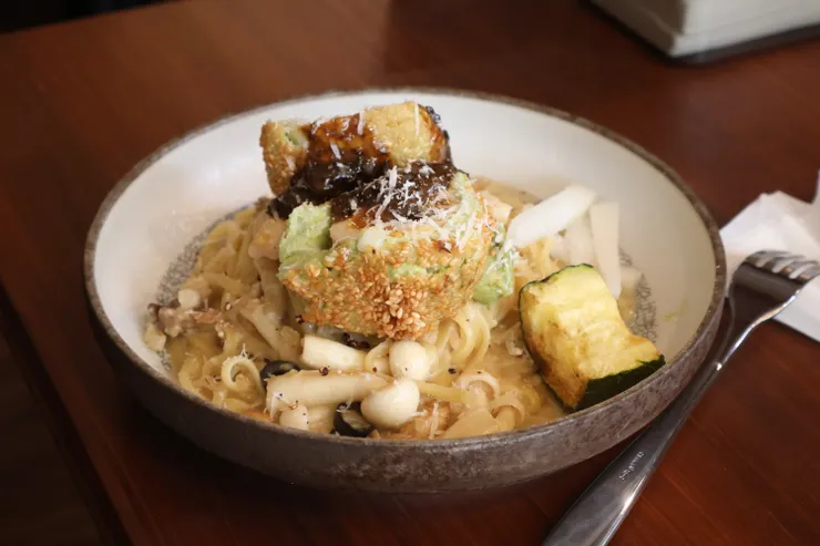 毛豆蘇格蘭蛋搭日式味噌義大利麵