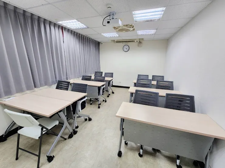 北車站前許昌光南E教室從入口處拍攝