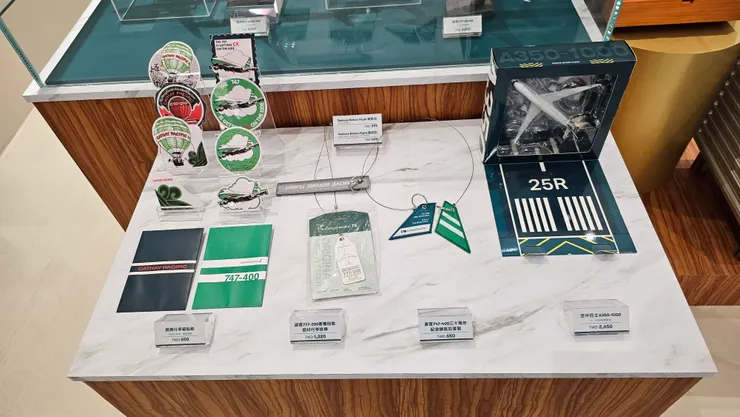 也有我最愛的國泰航空波音B747-400型巨無霸客機紀念品!