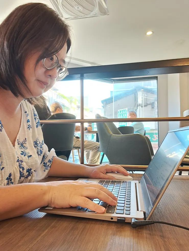 此為百年後中秋聽香的艋舺婦女