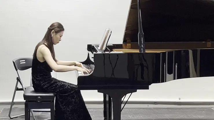 湯曦雯帶來德布西的《塔》及查辛斯的《三首中國風格小品》鋼琴演奏