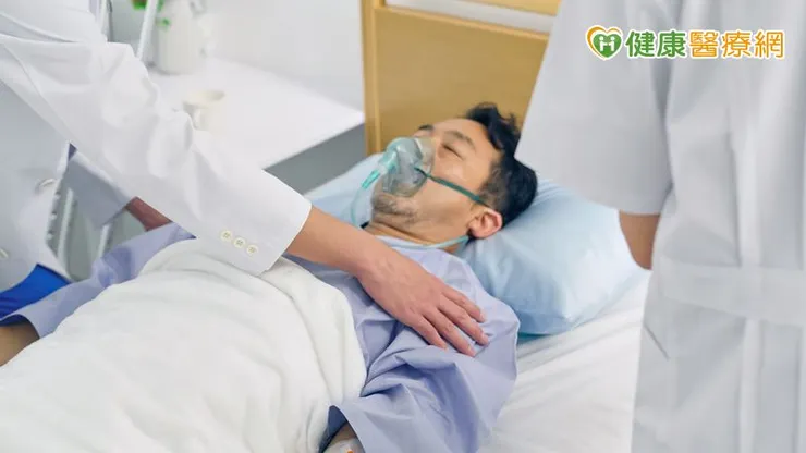 治療上，面對嚴重高血鉀患者，須短時間將血鉀降到正常狀態，這時若發現是因用藥所引起的高血鉀，治療策略就得調整用藥