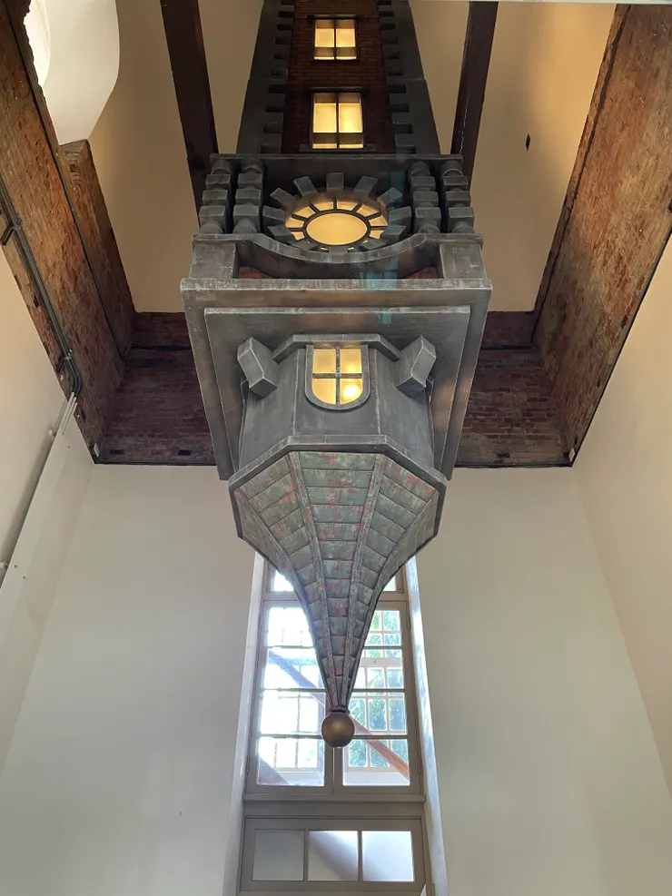 天塔,原本聳立於建築西側的高塔在數十年前被認定為危樓而拆除,在設計原稿佚失而不做臆測性修復的原則下,決定不做修復,而是委託藝術團隊設計「天塔 Reappear Tower」公共藝術作品。