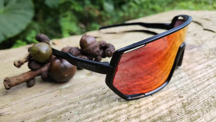 循環經濟，再生材料已經變成了自行車業者不得不提到的話題。Shimano 2024年新推出的Technium太陽眼鏡也大量使用對於環境更友好的生物基原材料。