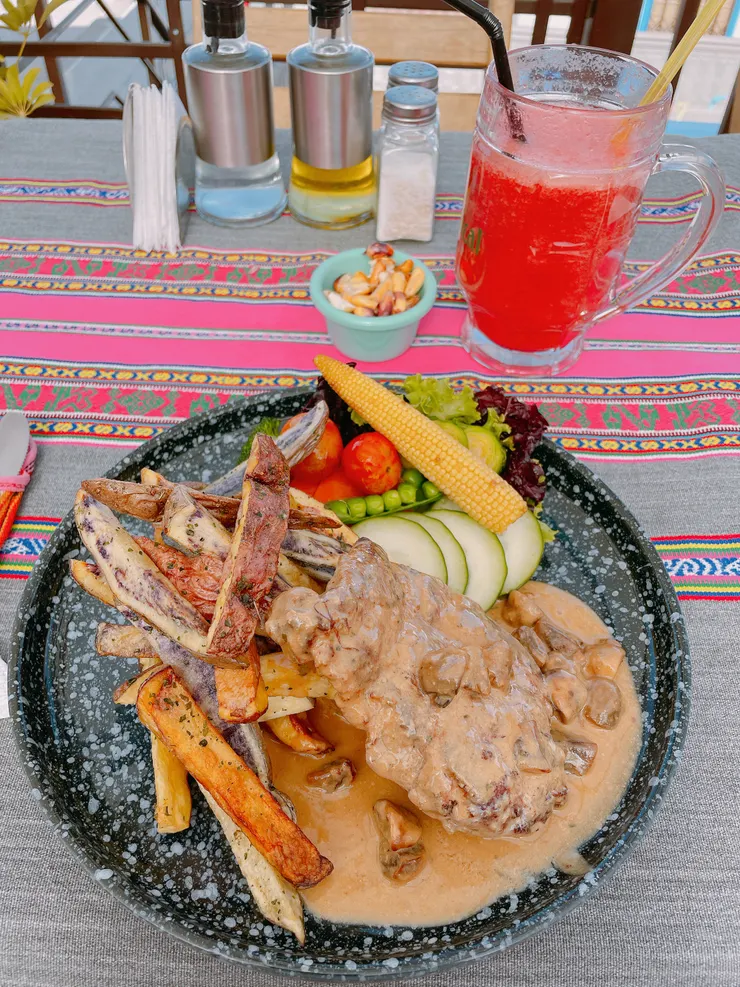 這間也料理的好吃，但中間部份有些沒有熟，有些血水