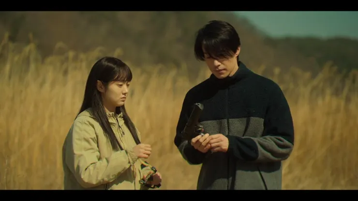 《殺人者的購物中心》 的叔姪情誼表面冷靜,實則充滿了溫情。