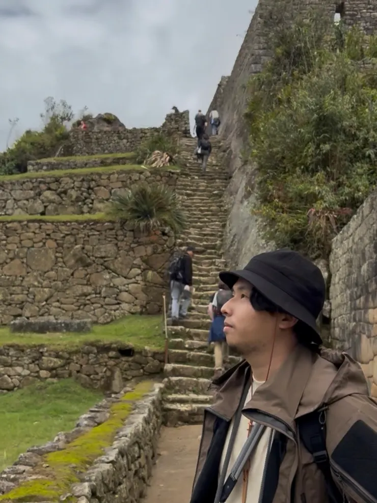 爬上這段階梯後，就會來到馬丘比丘核心的建築群