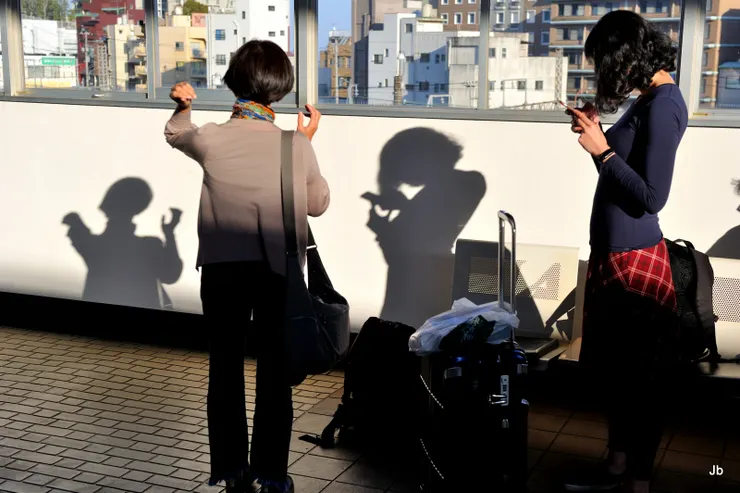 在熱海駅等候新幹線