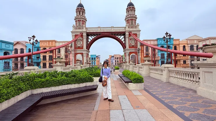 連接威尼斯區和韓國區的天橋