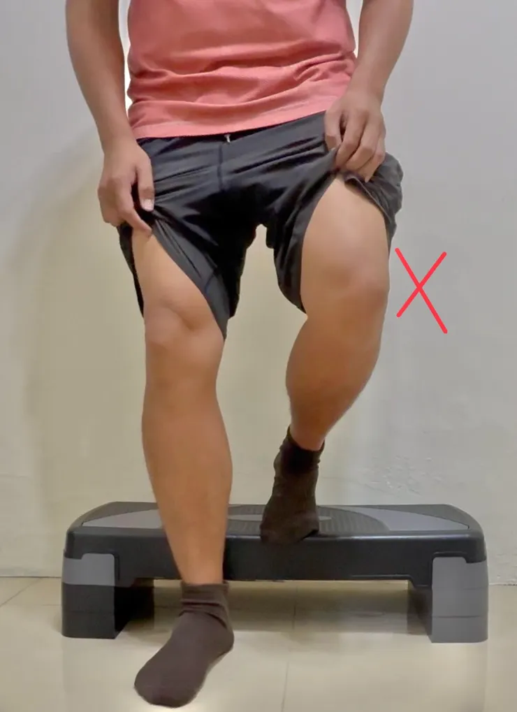 膝蓋與腳掌不同平面
