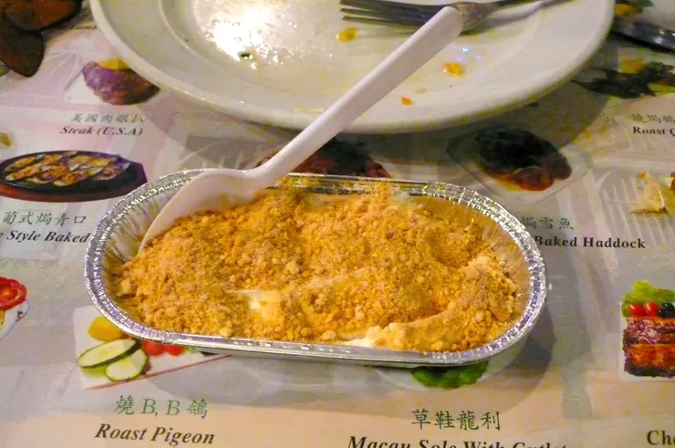 木糠布丁，碎餅乾與鮮奶油堆疊，冰過的鮮奶油貌似冰淇淋的口感