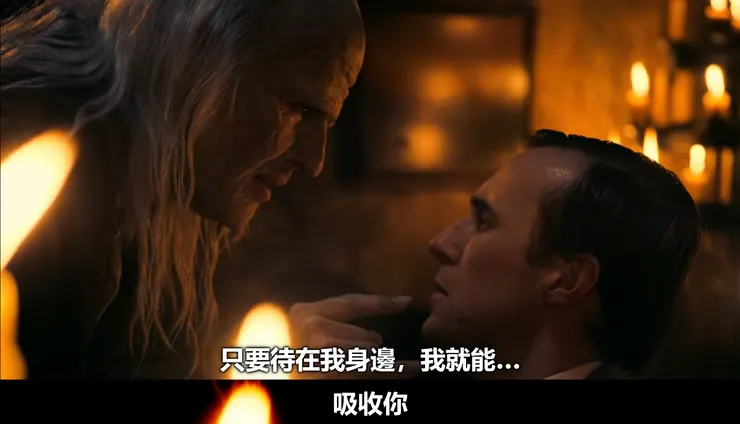 律師強尼以為德古拉英文差，使用aborb（吸收）講知識的消化。但殊不知，這對用獠牙吸血以獲取記憶的德古拉來說，用詞相當精確。（Source : Netflix。）