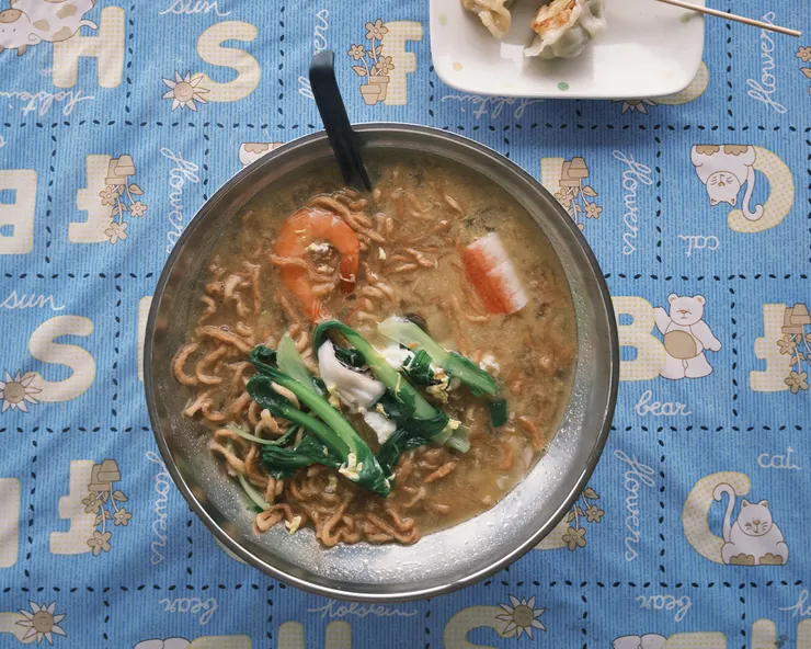 偶而也懷念台南家鄉味，來碗海鮮鍋燒意麵當早餐剛剛好。