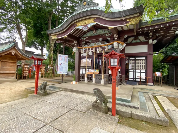 川越八幡宮︱八幡宮一直以來都是日本朝廷及武士的信仰所在，具有強大的守護力量。川越八幡宮亦是祈求姻緣、腰腿健康、消除煩惱的靈地。