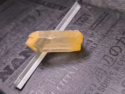 水晶世界名稱的奇異認定。