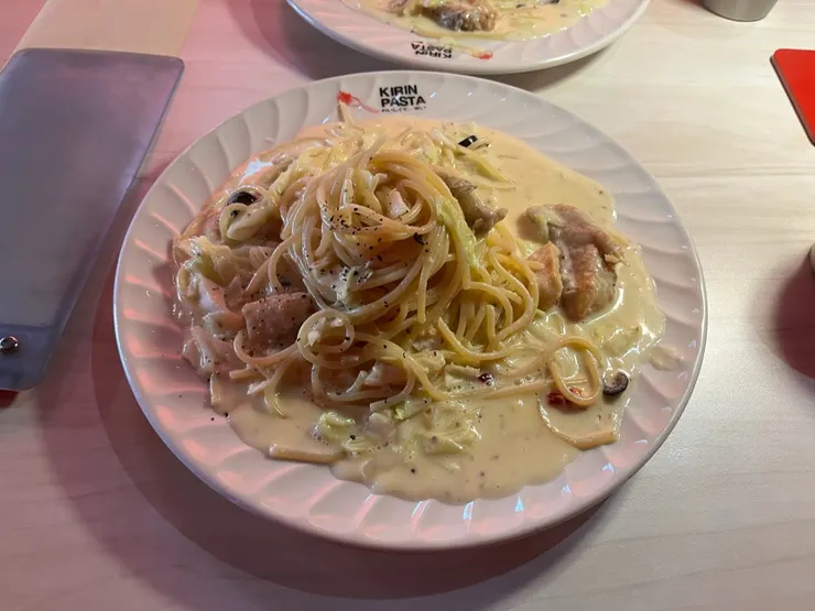 芥末籽奶油鱸魚麵。